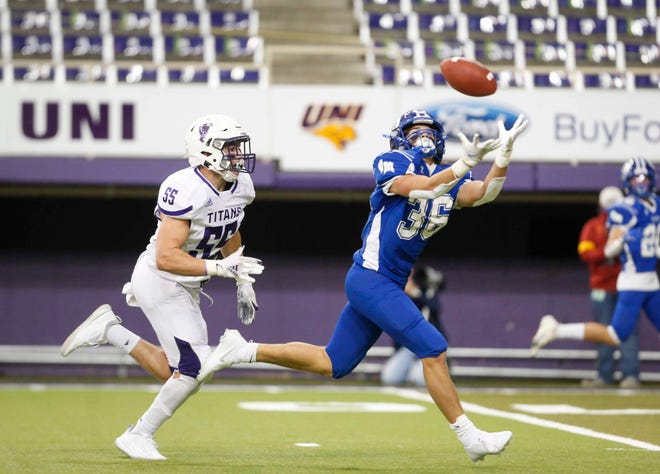 Van Meter junior running back Dalten Van Pelt hauls in a reception in the fourth quarter against South Central Calhoun in their Class 1A game at the UNI-Dome in Cedar Falls on Saturday, Nov. 14, 2020.