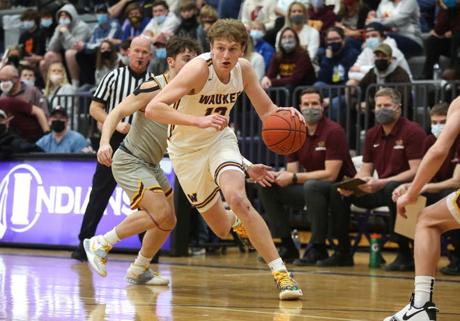 Waukee senior guard Tucker DeVries drives the ball inside in the first quarter against Ankeny during the Class 4A regional final on Tuesday, March 2, 2021.