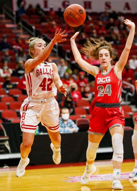 Ballard's Molly Ihle makes a pass during the 4A semifinals game against Dallas Center Grimes Thursday, March 4, 2021.